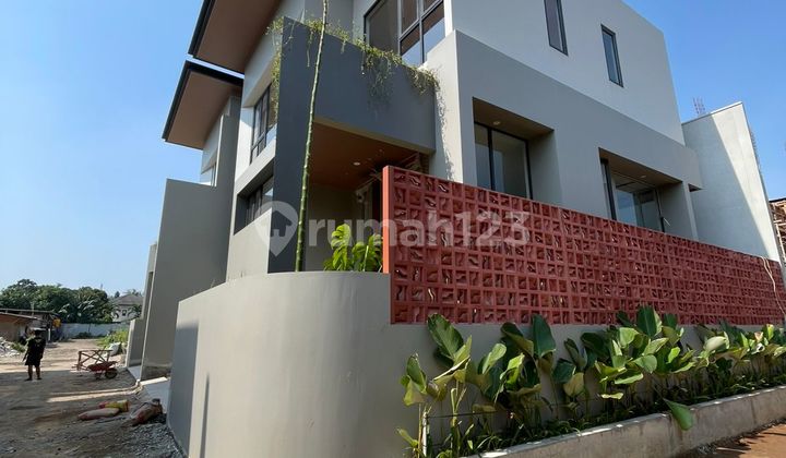 Dijual Murah Rumah Mewah Baru Jadi Di Cilandak Jakarta Selatan, 5 Menit Ke Pintu Tol, 5 Menit Ke Mall, Scurity 24 Jam, Ada Kolam Renang, Jalan Lebar, Lokasi Tenang Dan Tidak Banjir 2