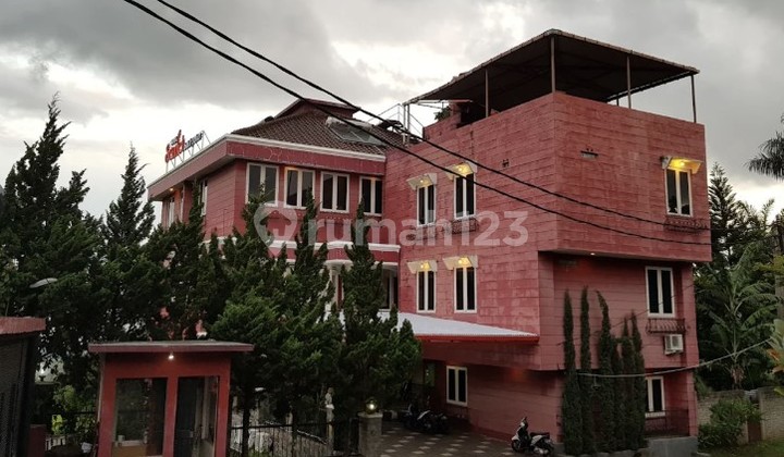 Hotel Nyaman dan Asri dengan View Dataran Tinggi Sejuk Hanya 1,4 Km ke Taman Hutan Raya Dago Hotel Nyaman dan Asri dengan View Dataran Tinggi Sejuk Hanya 1,4 Km ke Taman Hutan Raya Dago