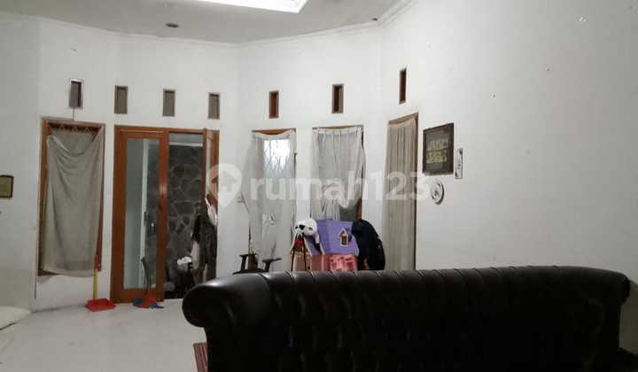 Rumah Besar dengan Halaman Sangat Luas di Bojongloa Bandung 1