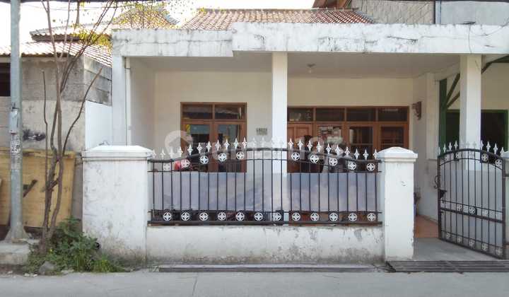 Rumah 2 Lantai di Cisaranten - Bandung Timur