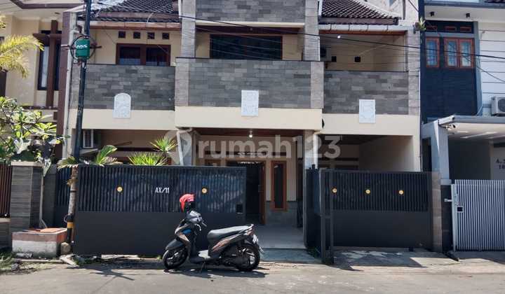 Rumah 2 Lantai di Neptunus Dekat Metro Indah Mall Margahayu Raya