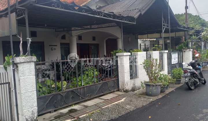 Charming Family Home at Sanggar Kencana Bandung