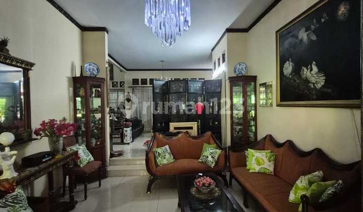 Dijual, Kebayoran Baru, Rumah Depan Taman 1
