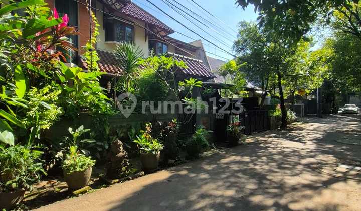 Dijual, Kebayoran Baru, Rumah Depan Taman 2