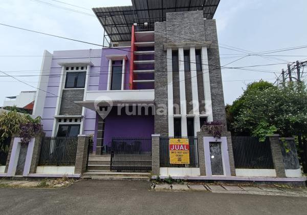 Rumah Luas Posisi Hook di Duta Kranji Bekasi Rumah Luas Posisi Hook di Duta Kranji Bekasi