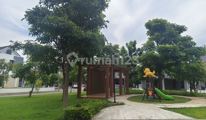 Dijual Rumah Cantik 3 Lantai Ada Kolam Renang Pribadi di Harapan Indah Bekasi 2