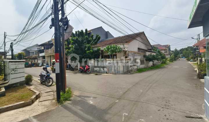 For Sale Spacious Ready-to-Live House in Klender, Jakarta 2