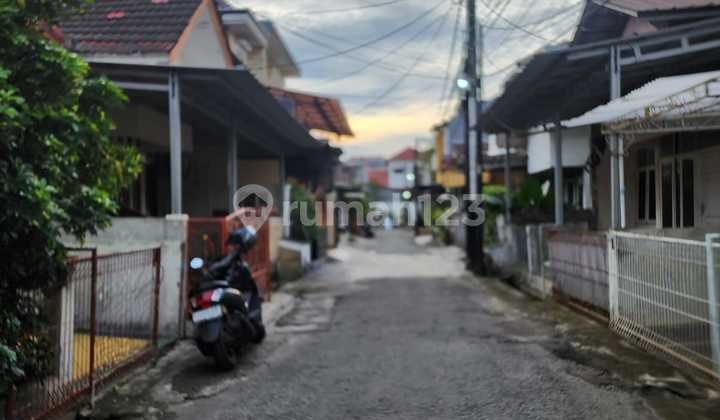 Ready-to-Occupy Hook House in Galaxy South Bekasi 2