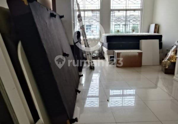 For Rent 2-Storey Shop House Just Steps Away from Mall and Culinary Center in Galaxy Bekasi 2