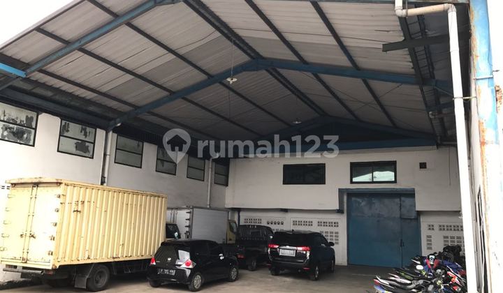 Warehouse for Rent in Moch Toha, Bandung. Container access available, free from illegal levies, various sizes to suit your needs. Warehouse for Rent in Moch Toha, Bandung. Container access available, free from illegal levies, various sizes to suit your needs.