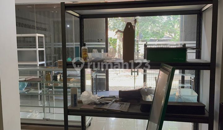 For Rent: Commercial Space in Cipaganti Pasteur, Cemara Karangtineung Street, 2 floors, good location in the northern area.