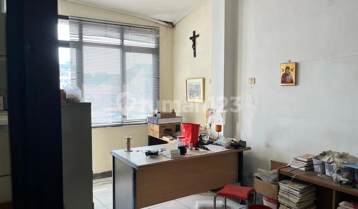 For Rent Commercial space in Pasteur. Cemara Street, North Bandung, Prestige area with a beautiful environment, suitable for consultant offices, offices, and home offices.