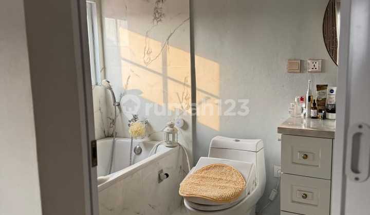 Dijual rumah cantik 2lt dalam cluster Harapan Indah. Bekasi.