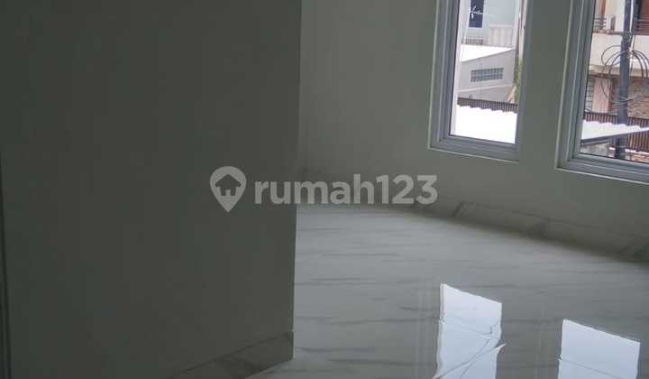 Disewakan Rumah Bagus Baru Direnovasi Di Taman Modern di Cakung - Jakarta Timur 2
