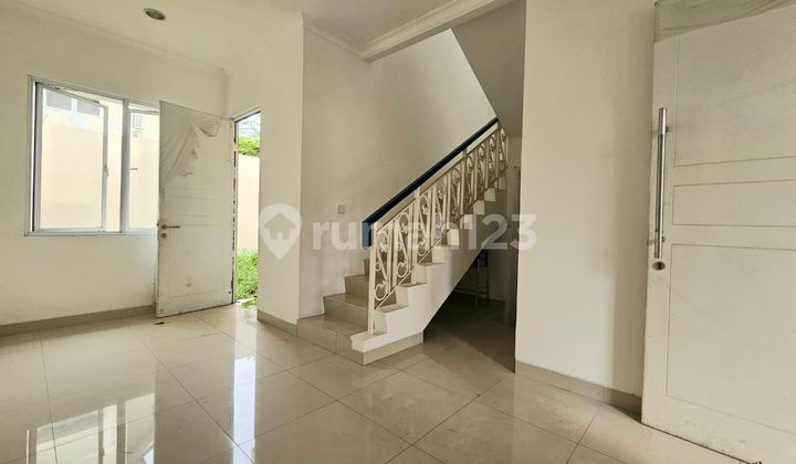 Rumah Bagus Luas 102M2 di Cluster South Thames Jgc Dekat Aeon Mall