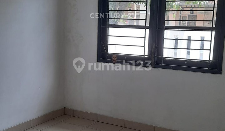 Rumah 2 Lantai Dekat Fasilitas Umum di Metland Menteng Cakung 2