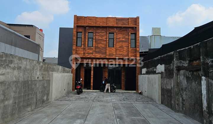 Good and Ready-to-Use Strategic Shop House in Ujung Menteng Cakung Jakarta