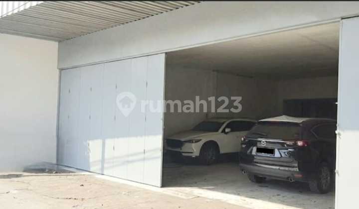 Strategic Ready-to-Use Showroom on Sultan Agung Highway, Bekasi Strategic Ready-to-Use Showroom on Sultan Agung Highway, Bekasi