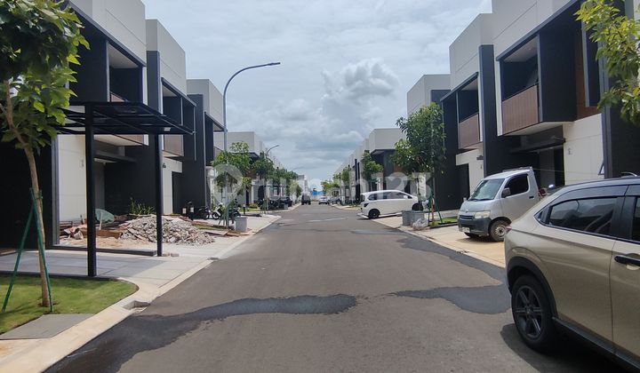 Good House Ready to Live in Summarecon Crown Gading Bekasi Cluster 2