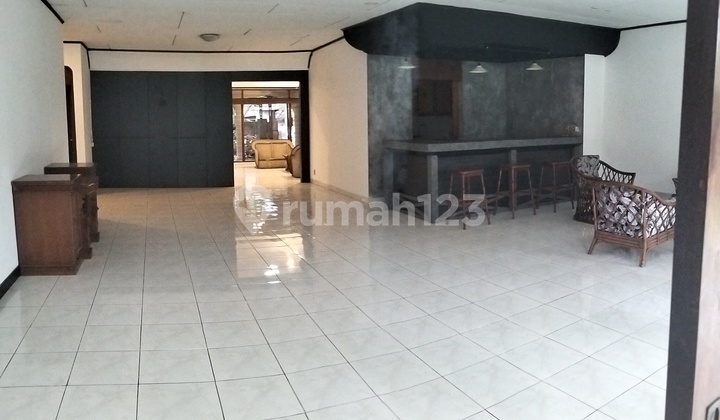 Komplek Perkantoran, Asri, Nyaman, Taman Luas dan Pool