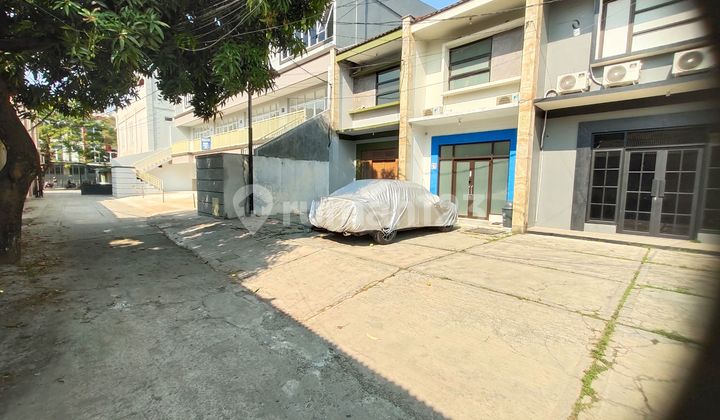 2-storey shop house, ready to occupy, near Pondok Indah Mall 2