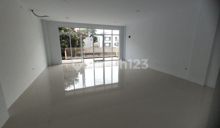 Near Pondok Indah Mall, roadside, spacious parking, 3 floors 2