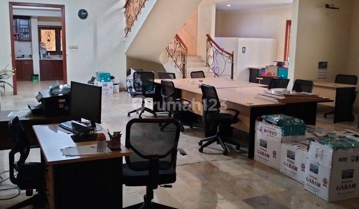 Rumah 2 lantai, dekat apartemen Essence darmawangsa 2