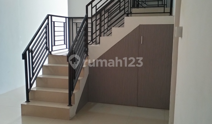 Ruko 2 lantai, siap huni, dekat Mal Pdk Indah