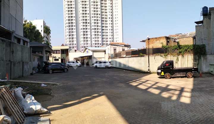 Tebet Komersial, Jalan Saharjo, Gudang, Padel, Sekolah