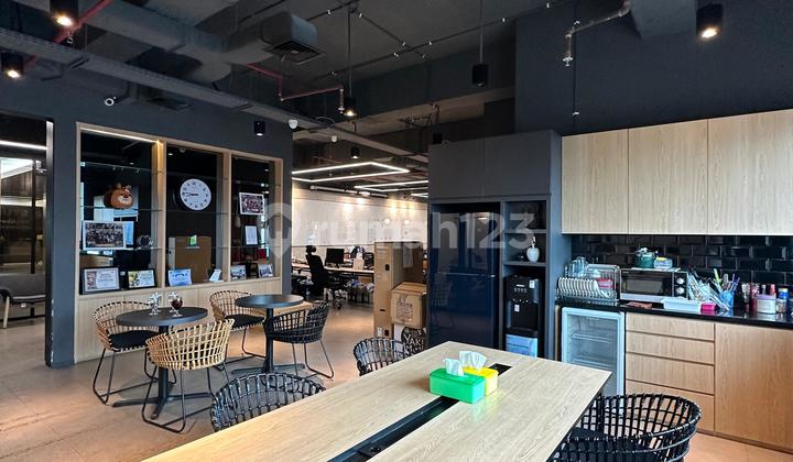 Office 8 Senopati, Middle Floor 2