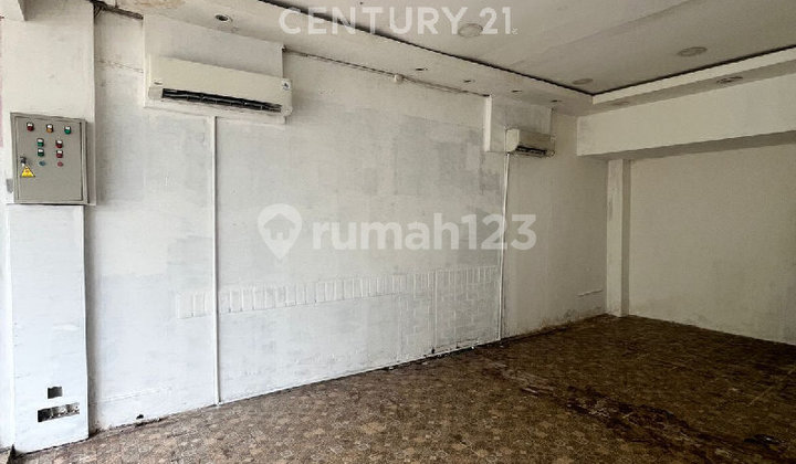 1.5-Story Shophouse, Minimum 2-Year Lease on Kemang Raya, South Jakarta