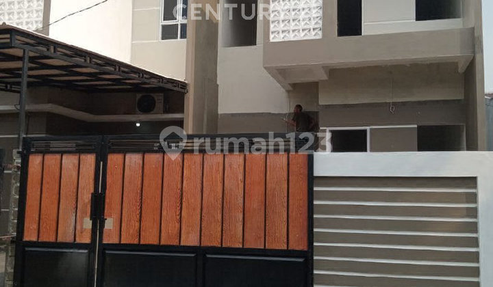 New House in Cinere, Strategic and Green Location