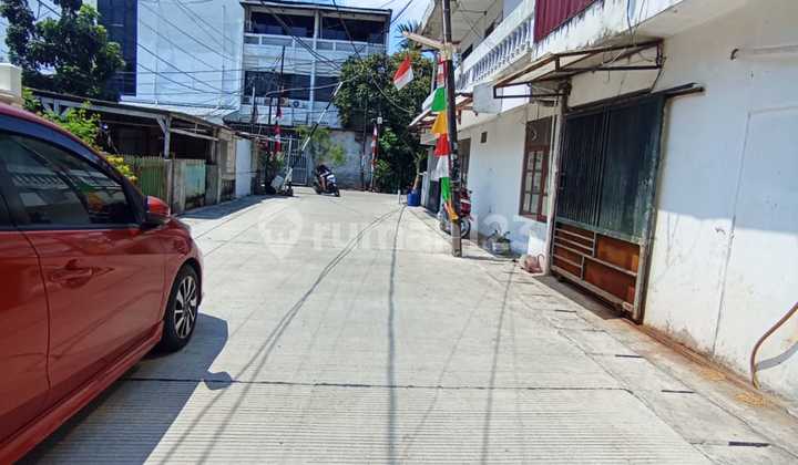 3-Story House with SHM in Jelambar, West Jakarta 2