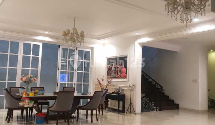 Nice American Classic Style House in Tangerang 2