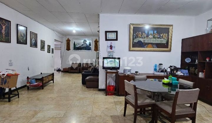 Rumah Tua Dekat Pusat Perbelanjaan Grand Indonesia 2