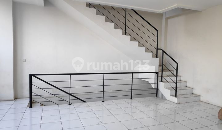 Ruko Cocok Untuk Resto /kantor Terletak Di Lokasi Strategis