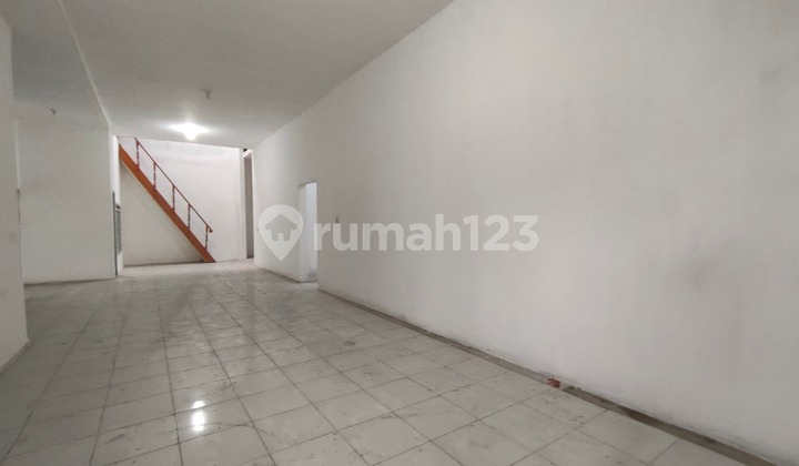 Multifunctional 10M Wide House in Kembangan City Park, West Jakarta 2