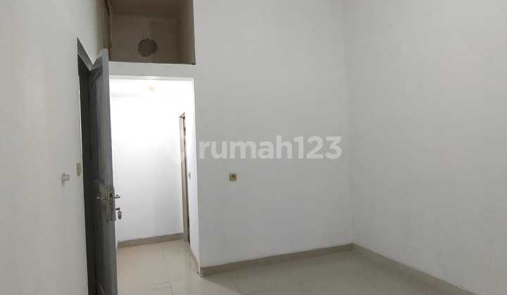 Rumah Nyaman Siap Huni, 5 Menit ke Statiun, di Taman Kota Jakarta Barat 2