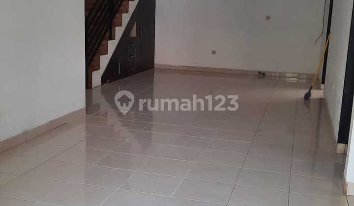 2-Storey House Near Public Facilities in Metland Menteng Cakung, East Jakarta