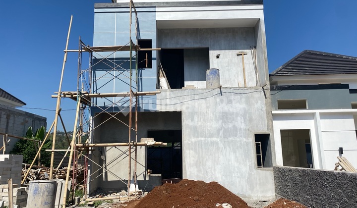 Rumah Mewah 2 Lantai Ngaliyan. Bisa Kpr.