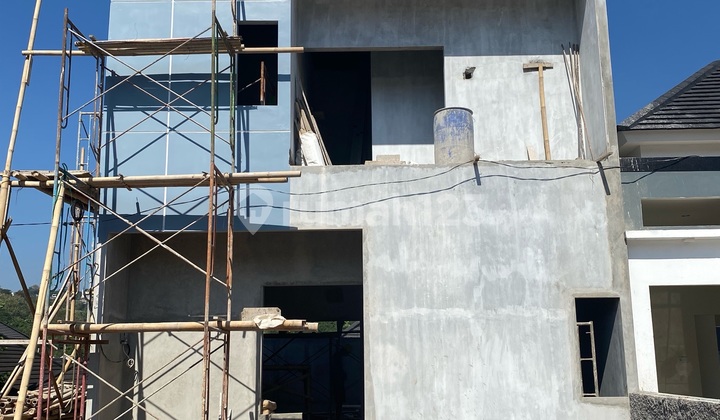 Luxury House in Ngaliyan Semarang. 2 Floors, Eligible for Mortgage. 1