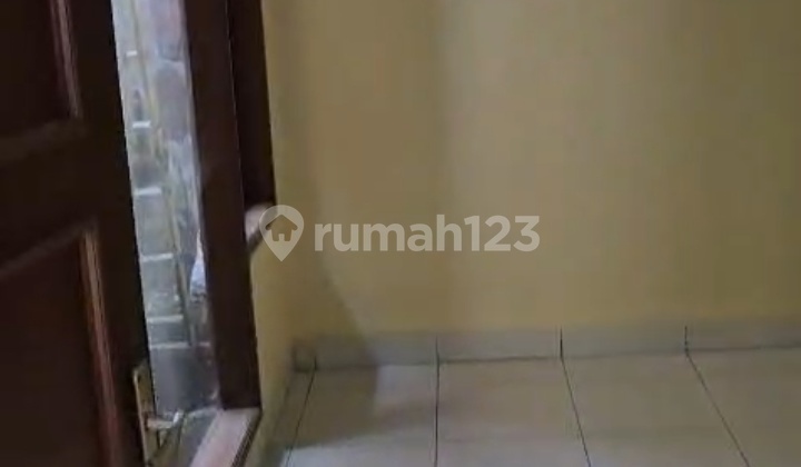 Jaang, there is a house for rent in the city center of Taman Lingkar.