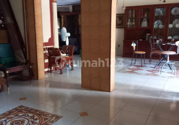 Rumah Hitung Tanah Dalam Komplek Strategis