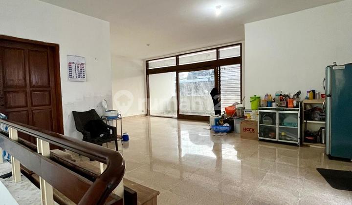 Rumah Hitung Tanah Di Pinggir Jalan Darmawangsa Kebayoran Baru Rumah Hitung Tanah Di Pinggir Jalan Darmawangsa Kebayoran Baru