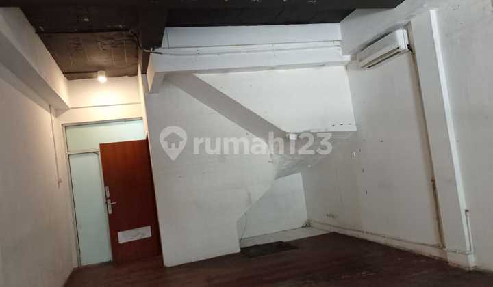 Three-Story Shop House. Strategically Located on Hibrida Raya. Three-Story Shop House. Strategically Located on Hibrida Raya.