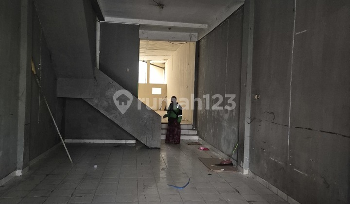 Disewakan Ruko 2Lantai Siap Huni Strategis ******** 1