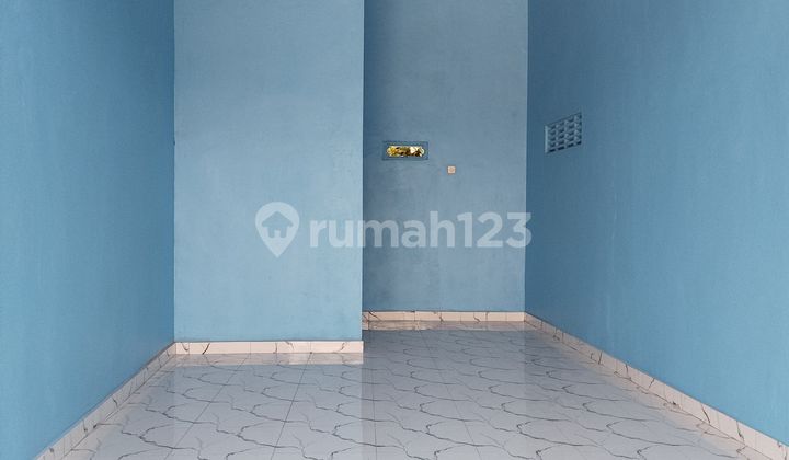 For rent. Ready-to-occupy shop house. Flood-free. Strategic location. 2