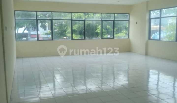 Disewakan Ruko 2 Lantai Siap Pakai Habis Renovasi Lokasi Strategis Depan Jalan Raya 2