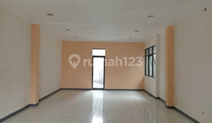 For Rent 1-Story Shop House Ready to Occupy Freshly Renovated Strategic Location on Main Road Suitable for Business 2