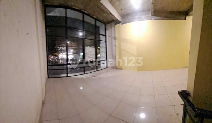 For Rent Shop House on Jln Raya Boulevard Graha Raya